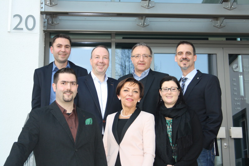 Der Prüfungsausschuss für die Fortbildung zum geprüften Weinfachberater (IWI) Von links nach rechts, Reihe unten: Alexander Ultes, Luitgard Fröhlig, Kerstin Hellmich Von links nach rechts, Reihe oben: Volker Danko, Frank Bispinghoff, Freddy Schiafone, Alexander Kohnen